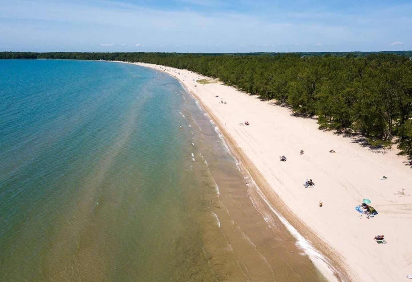 Playa en los alrededores y toallas de playa 