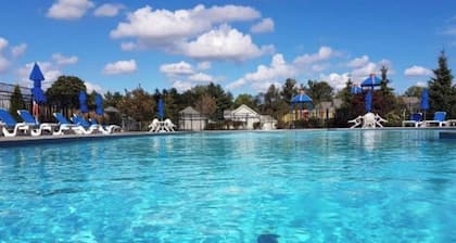 Sandbanks Cottage Resort Villa In Beautiful Prince Edward County