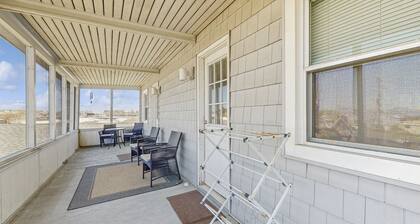 Fenwick Island Condo on 2nd Floor w/Free WiFi, Washer/Dryer, Central AC, & Cable