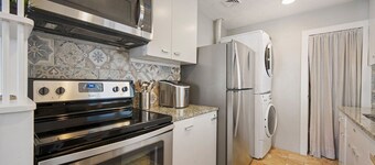 Golden White House - 1 Block to Downtown Golden & Across the Street from Mines