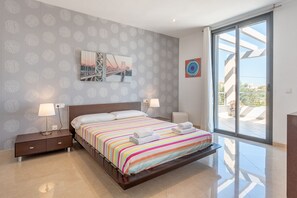 4 bedrooms, iron/ironing board, free WiFi, bed sheets - Villa Varadero in Portocolom (Portocolom)