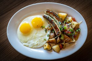 Petit déjeuner buffet (22 USD par personne)