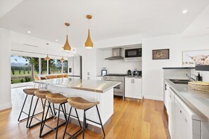 Deluxe House, 6 Bedrooms | Private kitchen | Full-size fridge, microwave, oven, stovetop