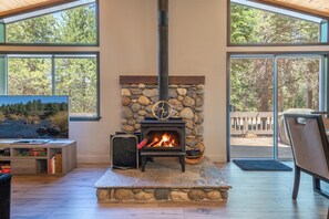 Interior - Modern upgraded Tahoe Donner 3BR mountain cabin! Pet friendly! (Truckee)