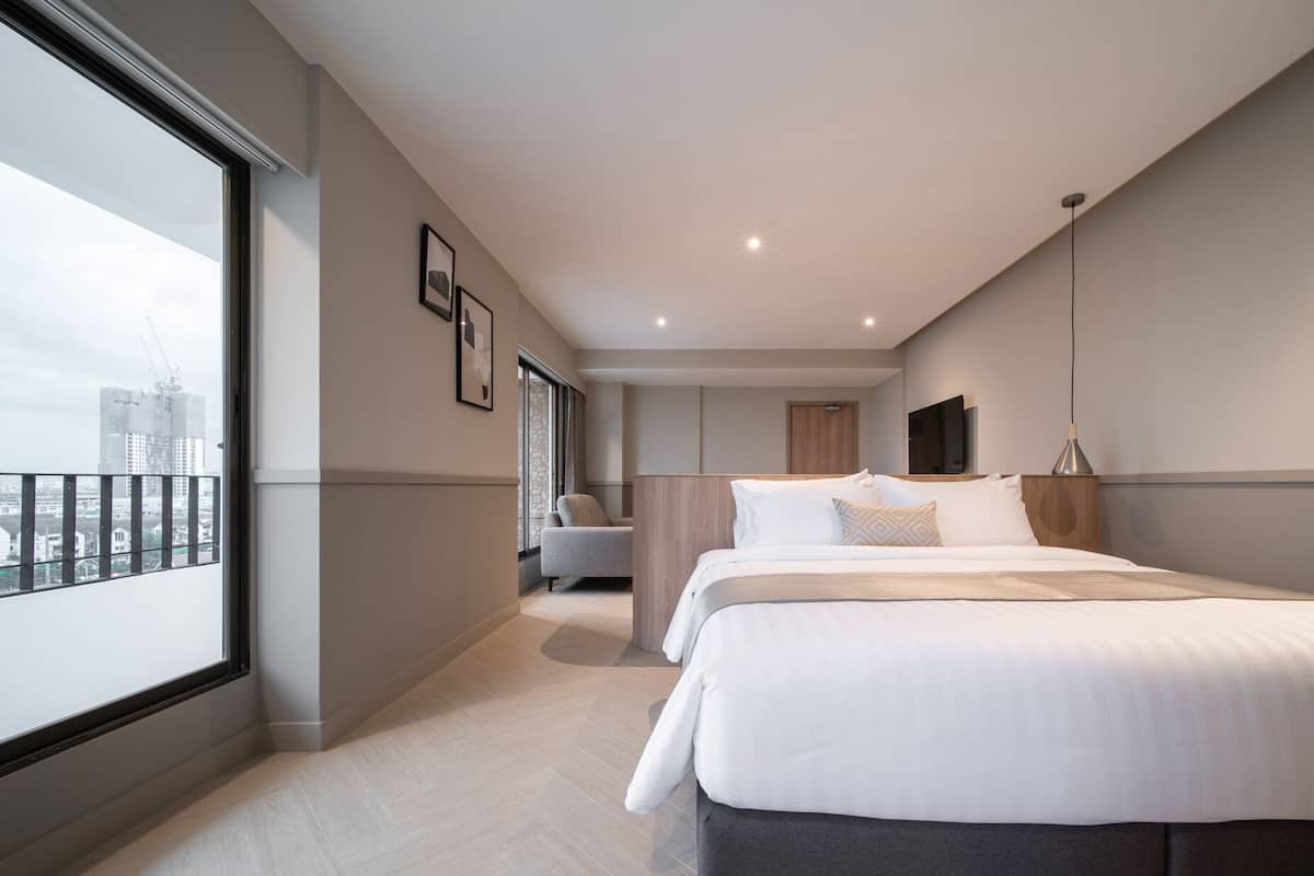1 bedroom, in-room safe, desk, blackout curtains