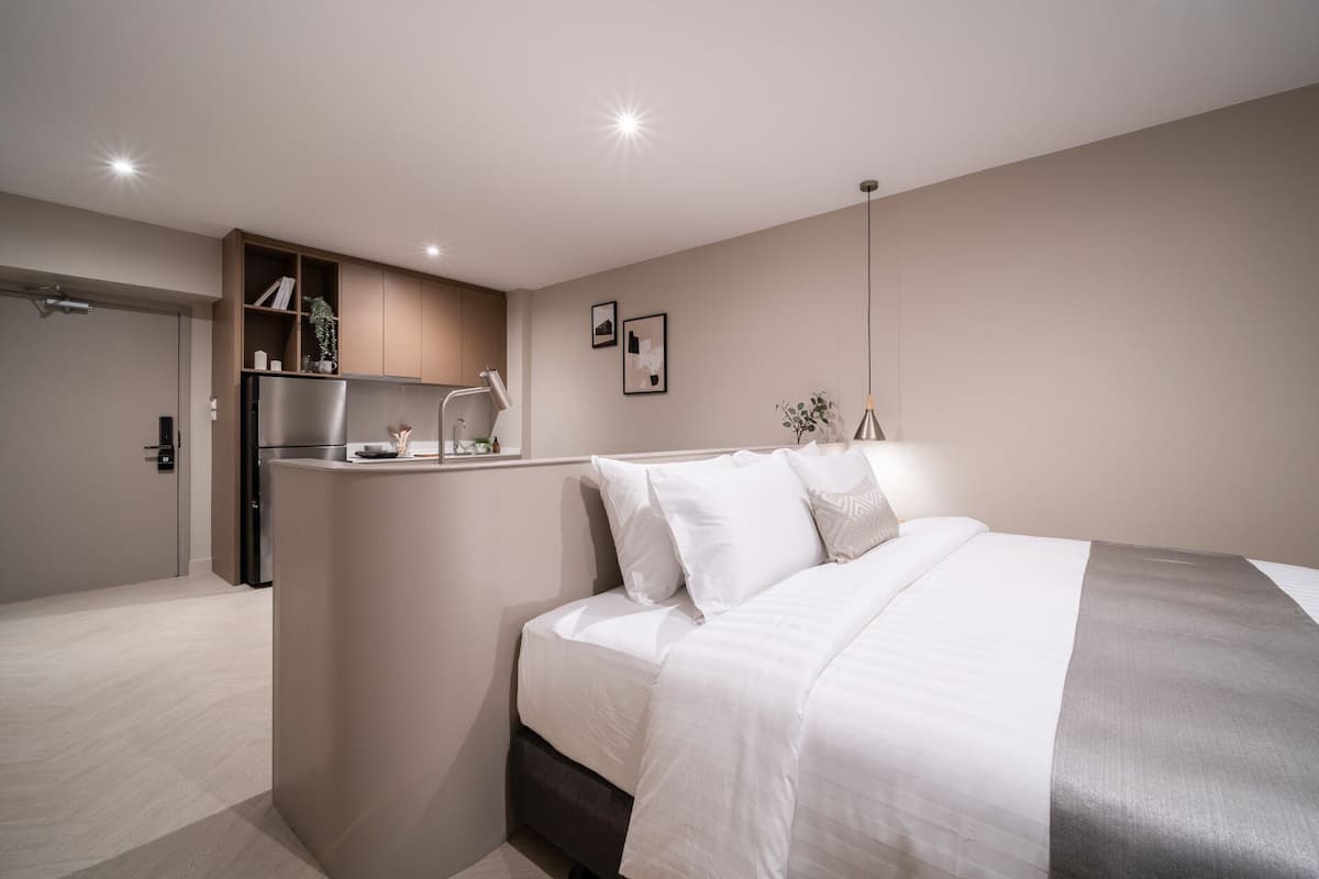 1 bedroom, in-room safe, desk, blackout curtains