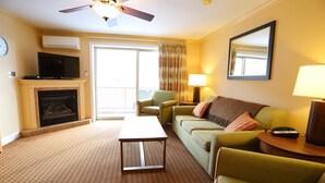 Condo (PB Jul 2nd-9th, 2Shw, Lincoln 1) | Exterior