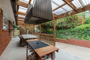Outdoor dining - Water/Bridge view; FAMILY is what this house is all about; 10 mins drive to city (Lindisfarne)