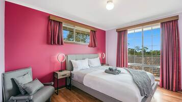 5 slaapkamers, een strijkplank/strijkijzer, wifi, beddengoed