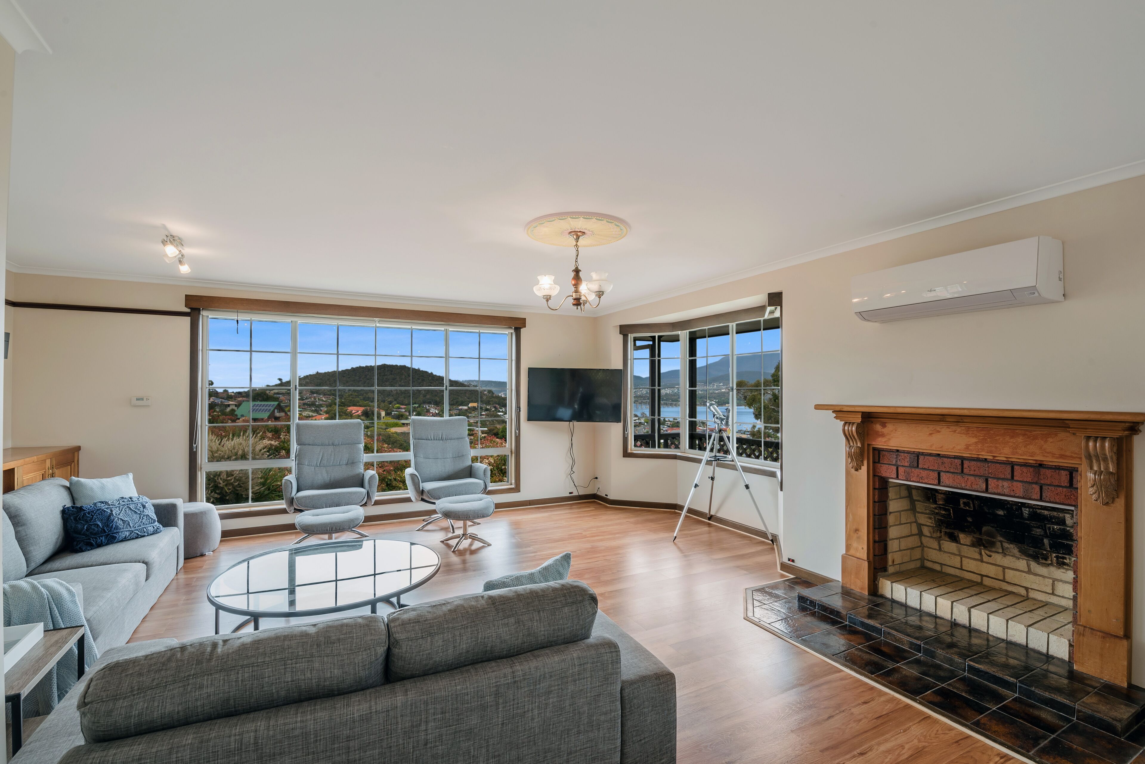 Water/Bridge view; FAMILY is what this house is all about; 10 mins drive to city — image 8