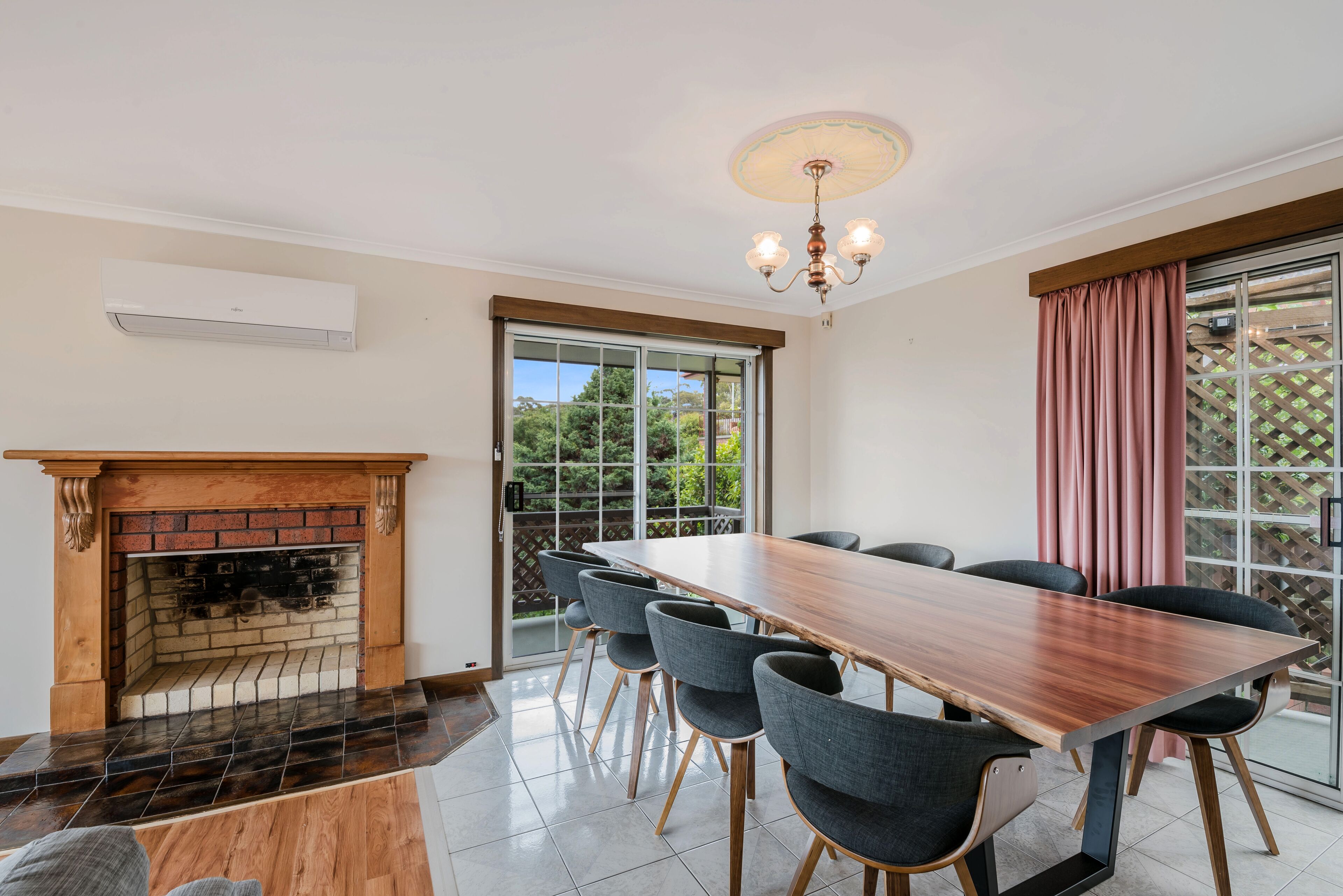 Water/Bridge view; FAMILY is what this house is all about; 10 mins drive to city — image 14