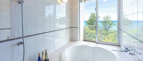 Deluxe Triple Room, Non Smoking, Ocean View | Bathroom | Separate tub and shower, jetted tub, free toiletries, hair dryer
