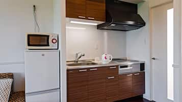 Family Triple Room, Non Smoking, Ocean View | Private kitchenette | Fridge, microwave, stovetop, electric kettle