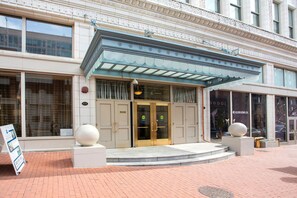 Exterior detail - Modern 2BR in Penn Quarter w/ Pool + large garden, near metro by Blueground (Washington, D.C.)