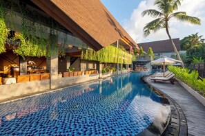 Outdoor pool, pool loungers