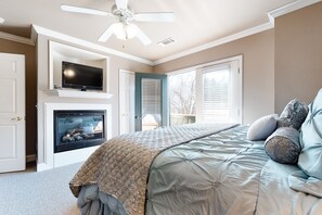 3 bedrooms, desk, iron/ironing board, free Internet