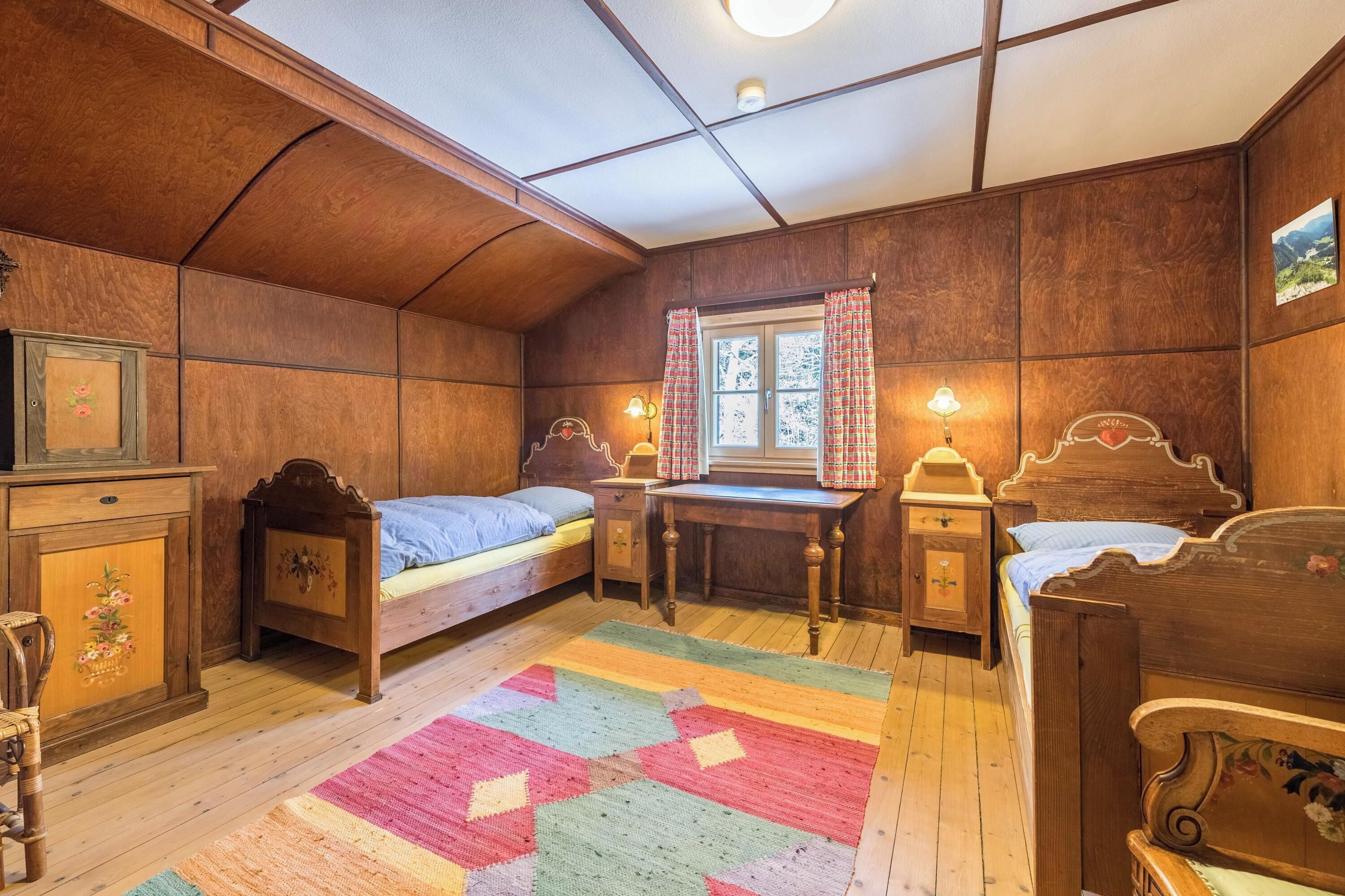 4 makuuhuonetta, silitysrauta/-lauta, ilmainen Wi-Fi, vuodevaatteet