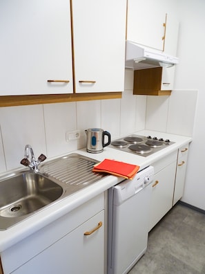 KylskÄp, mikrovÄgsugn, spishÀll och diskmaskin