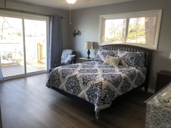 4 bedrooms, iron/ironing board, travel crib, free WiFi