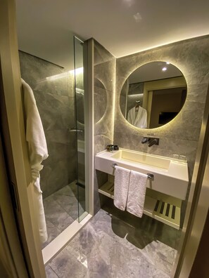 Shower, free toiletries, hair dryer, slippers - Anemon Kent Aydın Otel (Aydin)