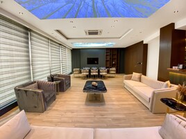 Habitación presidencial | Ropa de cama hipoalergénica, minibar, caja fuerte y escritorio