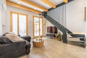 TV - Holiday Home "Cas Suis 7" with Outdoor Pool, Mountain Views, Wi-Fi (Campanet)