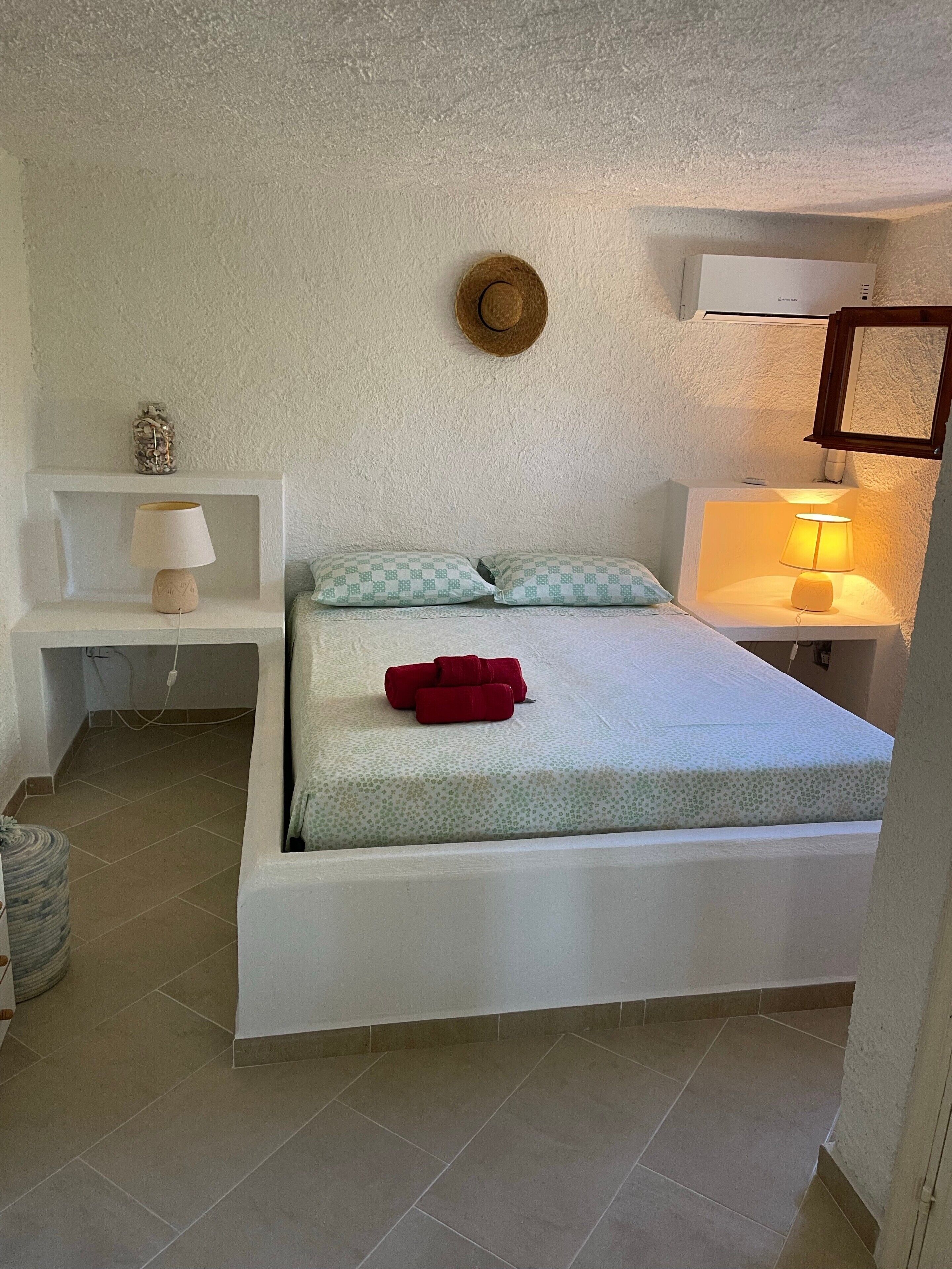 5 bedrooms, iron/ironing board, free WiFi, bed sheets