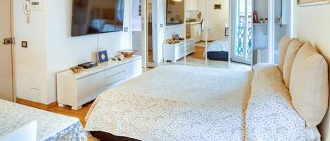 1 bedroom, iron/ironing board, free WiFi