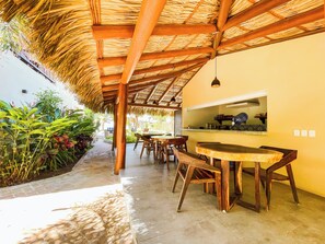 Outdoor dining - Casa Hermoso Cariño: Mercer Bungalow (Troncones)