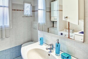 Dusche, Haartrockner, Bidet, Handtücher