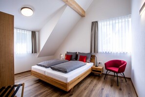 2 habitaciones, caja de seguridad en la habitación y escritorio