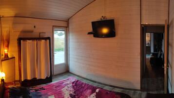 2 slaapkamers, een strijkplank/strijkijzer, reisbedje, gratis wifi