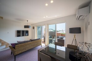 Private Villa, Non Smoking | Living area | 50-inch flat-screen TV with digital channels, TV, Netflix - Private villa RESONANJO GRACE (Nanjo)