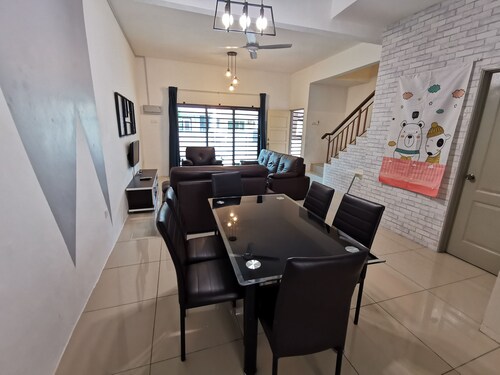 The Woodz Homestay - 2 Storey House