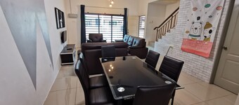 The Woodz Homestay - 2 Storey House