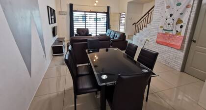 The Woodz Homestay - 2 Storey House