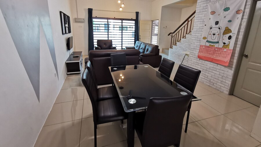 The Woodz Homestay - 2 Storey House
