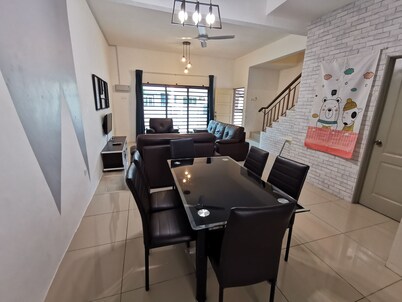 The Woodz Homestay - 2 Storey House