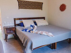 1 soverom, skrivebord, wi-fi (inkludert) og sengetøy