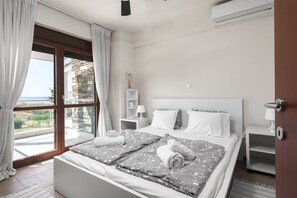 4 bedrooms, iron/ironing board, travel cot, WiFi