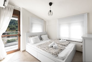 4 habitaciones, tabla de planchar con plancha, cuna de viaje y wifi 