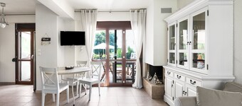 Azapiko Dream Villa by Luxlikehome