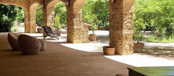 Villa Amarena A: A graceful apartment in the characteristic style of the Tuscan countryside, with Free WI-FI.