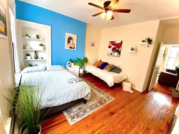 4 bedrooms, iron/ironing board, WiFi, bed sheets