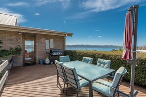 Outdoor dining - Million Dollar View Day and Night - for big family or few families together (Sandy Bay)