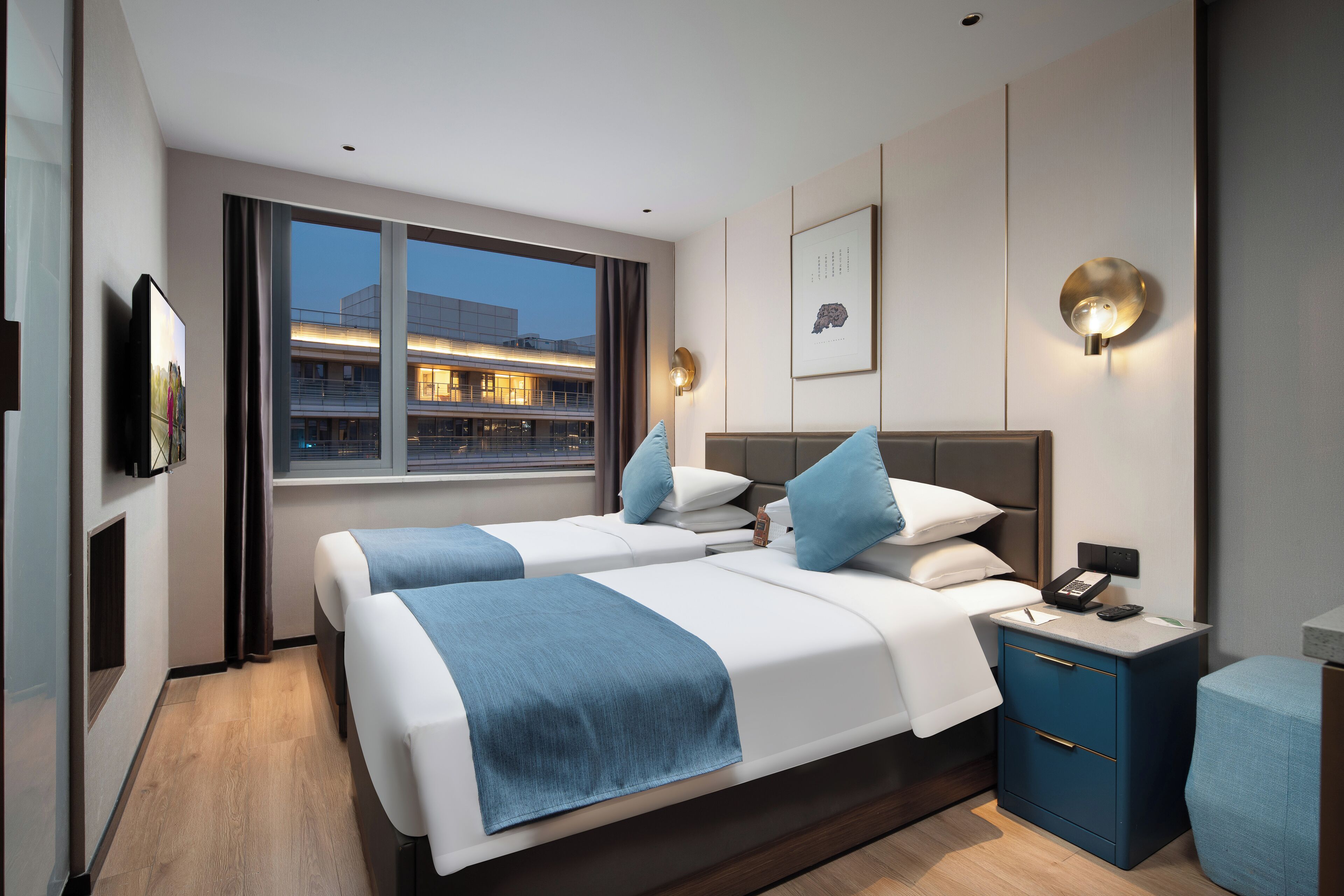 Deluxe Studio, 2 Twin Beds | Down comforters, desk, laptop workspace, iron/ironing board