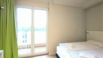 Doppelzimmer, Balkon | Schreibtisch, Verdunkelungsvorhänge, Babybetten, kostenloses WLAN
