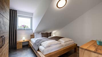 2 bedrooms, WiFi, bed sheets, wheelchair access