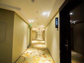 A hotel corridor with carpeted floors, doors, and a sign indicating room number 308. - Greentree Eastern Jingde Town Railway Station Hotel (Jingdezhen)
