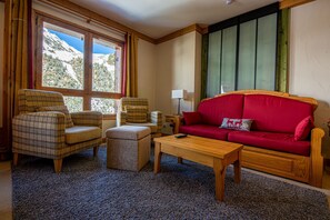 Una televisión, una oficina